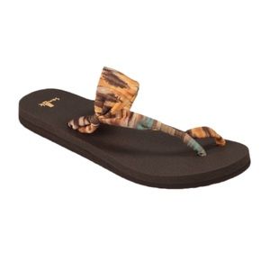 Sanuk Yoga Sling It On Sandals in Dusty Yellow NWT